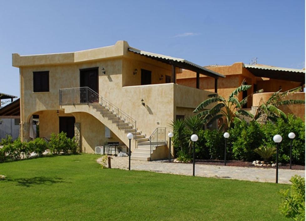 Home La Palmetta Campofelice Di Roccella Exterior photo